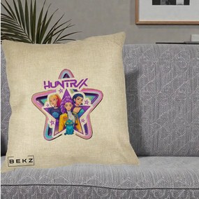 Perna Personalizata K-pop HUNTRX Trio Stea cu Pisica, 40x40 cm, Crem, Husa Detasabila, Perna Inclusa, BEKZ®