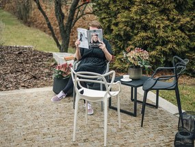 Set 4 bucati scaune din plastic KATO negre