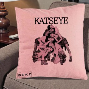 Perna Personalizata K-pop KATSEYE Foto Roz Vintage, 40x40 cm, Roz, Husa Detasabila, Perna Inclusa, BEKZ®