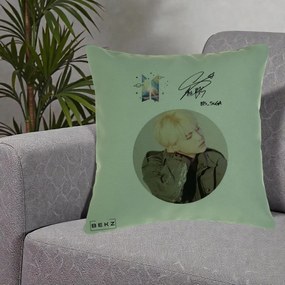 Perna Personalizata K-pop BTS Suga Portret cu Autograf, 40x40 cm, Verde, Husa Detasabila, Perna Inclusa, BEKZ®
