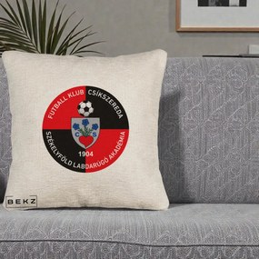 Perna Personalizata FK Csikszereda 1904 Fotbal, 40x40 cm, Bej Canapea, Husa Detasabila, Perna Inclusa, BEKZ®