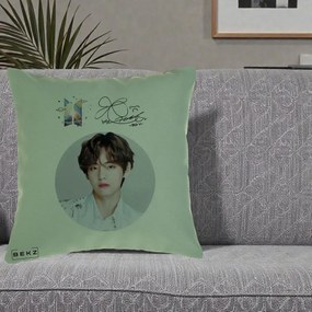 Perna Personalizata K-pop BTS V Taehyung Portret Cerc Autograf, 40x40 cm, Verde, Husa Detasabila, Perna Inclusa, BEKZ®