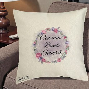 Cadou pentru Soacra - Perna Personalizata Cea mai Buna Soacra cu Coronita Flori Roz si Mov, 40x40 cm, Ecru, Husa Detasabila, Perna Inclusa, BEKZ®