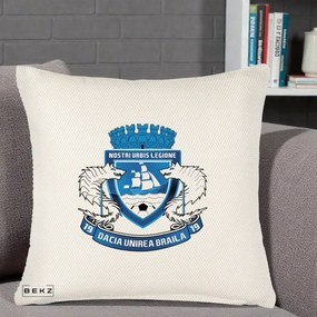 Perna Personalizata Dacia Unirea Braila 1919 Fotbal, 40x40 cm, Crem Reliefat, Husa Detasabila, Perna Inclusa, BEKZ®