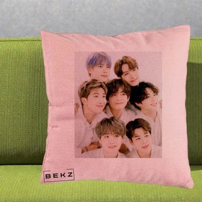 Perna Personalizata K-pop BTS Foto Grup Fete Albe, 40x40 cm, Roz, Husa Detasabila, Perna Inclusa, BEKZ®