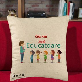 Cadou pentru Educatoare - Perna Personalizata Cea mai Buna Educatoare cu Ilustratie Copii si Educatoare, 40x40 cm, Bej, Husa Detasabila, Perna Inclusa, BEKZ®
