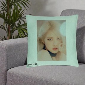 Perna Personalizata K-pop BLACKPINK Rose Blond cu Inel Roz Pastel, 40x40 cm, Verde Menta, Husa Detasabila, Perna Inclusa, BEKZ®