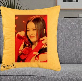 Perna Personalizata K-pop BLACKPINK Jisoo Rosu, 40x40 cm, Galben, Husa Detasabila, Perna Inclusa, BEKZ®