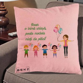 Cadou pentru Educatoare - Perna Personalizata Doar o Inima Uriasa poate Modela Minti de Pitici cu Educatoare si Baloane, 40x40 cm, Roz, Husa Detasabila, Perna Inclusa, BEKZ®