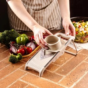 Răzătoare de legume Kinghoff KH 2006, grosime reglabilă, lame în formă de V, Julienne 5 mm, bej/gri