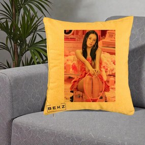 Perna Personalizata K-pop BLACKPINK Jisoo Pink Room, 40x40 cm, Galben, Husa Detasabila, Perna Inclusa, BEKZ®