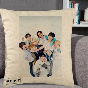 Perna Personalizata K-pop Stray Kids Foto Grup Bleu, 40x40 cm, Bej, Husa Detasabila, Perna Inclusa, BEKZ®