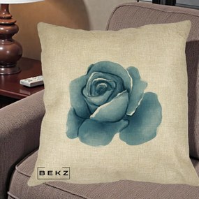 Perna Decorativa Trandafir Albastru Acuarela, 40x40 cm, Crem, Husa Detasabila, Perna Inclusa, BEKZ®