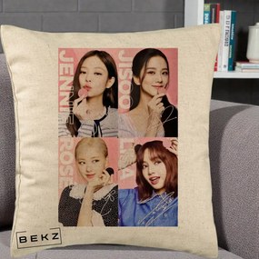 Perna Personalizata K-pop BLACKPINK Colaj 4 Portrete cu Semnature, 40x40 cm, Bej, Husa Detasabila, Perna Inclusa, BEKZ®