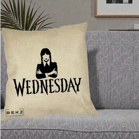 Perna Personalizata Wednesday Addams cu Brate Incrucisate, 40x40 cm, Crem, Husa Detasabila, Perna Inclusa, BEKZ®