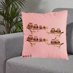 Perna Decorativa Familie de Bufnite pe Ramuri, 40x40 cm, Roz, Husa Detasabila, Perna Inclusa, BEKZ®
