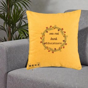 Cadou pentru Educatoare - Perna Personalizata Cea mai Buna Educatoare cu Coronita Florala Colorata, 40x40 cm, Galben, Husa Detasabila, Perna Inclusa, BEKZ®