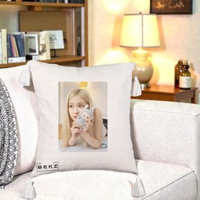 Perna Personalizata K-pop BLACKPINK Rose cu Papusa Iepure, 40x40 cm, Bej cu Franjuri, Husa Detasabila, Perna Inclusa, BEKZ®