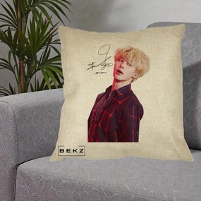 Perna Personalizata K-pop BTS Jimin Portret Artistic par Blond Autograf, 40x40 cm, Crem, Husa Detasabila, Perna Inclusa, BEKZ®