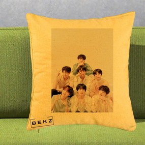 Perna Personalizata K-pop BTS Foto Grup Pastel, 40x40 cm, Galben, Husa Detasabila, Perna Inclusa, BEKZ®