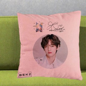 Perna Personalizata K-pop BTS V Taehyung Portret Cerc Autograf, 40x40 cm, Roz, Husa Detasabila, Perna Inclusa, BEKZ®