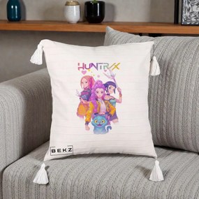 Perna Personalizata K-pop HUNTRX Trio Foto cu Pisica, 40x40 cm, Bej cu Franjuri, Husa Detasabila, Perna Inclusa, BEKZ®