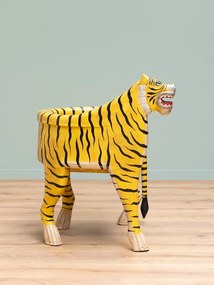 Fotoliu sculptural din lemn de mango în formă de tigru, orientare dreapta, „Tiger”
