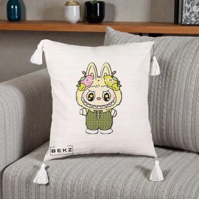Perna Personalizata Labubu Galben cu Mere si Salopeta, 40x40 cm, Bej cu Franjuri, Husa Detasabila, Perna Inclusa, BEKZ®