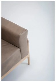 Fotoliu din piele bovină cu structură din lemn masiv de stejar Gazzda Fawn, maro deschis