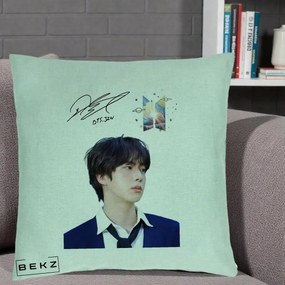Perna Personalizata K-pop BTS Jin Portret Tinuta Albastra Autograf, 40x40 cm, Verde Menta, Husa Detasabila, Perna Inclusa, BEKZ®