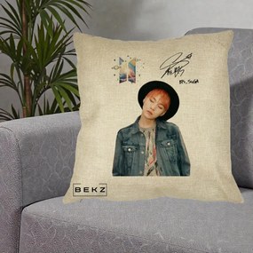 Perna Personalizata K-pop BTS Suga par Portocaliu Palarie Autograf, 40x40 cm, Crem, Husa Detasabila, Perna Inclusa, BEKZ®