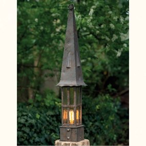 Stalp iluminat exterior din fier forjat inaltime 103,5cm, design medieval cu acoperis ondulat, AL 6844