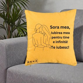 Cadou pentru Sora - Perna Personalizata Sora Mea Te Iubesc Imbratisare din Spate Line Art, 40x40 cm, Galben, Husa Detasabila, Perna Inclusa, BEKZ®