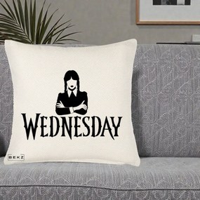 Perna Personalizata Wednesday Addams cu Brate Incrucisate, 40x40 cm, Crem Reliefat, Husa Detasabila, Perna Inclusa, BEKZ®