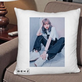 Perna Personalizata K-pop BLACKPINK Lisa, 40x40 cm, Alb Pufos, Husa Detasabila, Perna Inclusa, BEKZ®