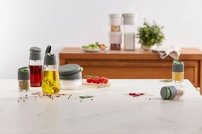 Recipient pentru sare/zahar/condimente Lekue 1009488, Ø12,4x10,1 cm, Sticla borosilicata, Lingura de masurare, +4°C / +80°C, Negru