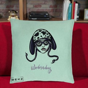 Perna Personalizata Wednesday Addams cu Caine Dalmatian, 40x40 cm, Verde Menta, Husa Detasabila, Perna Inclusa, BEKZ®