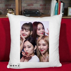 Perna Personalizata K-pop BLACKPINK Foto Grup Selfie 4 Membre, 40x40 cm, Alb Pufos, Husa Detasabila, Perna Inclusa, BEKZ®