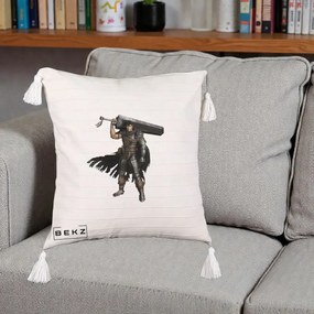 Perna Personalizata Berserk Guts Luptatorul Negru, 40x40 cm, Bej cu Franjuri, Husa Detasabila, Perna Inclusa, BEKZ®