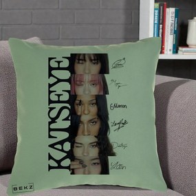 Perna Personalizata K-pop KATSEYE Semnaturi Membre Foto, 40x40 cm, Verde, Husa Detasabila, Perna Inclusa, BEKZ®