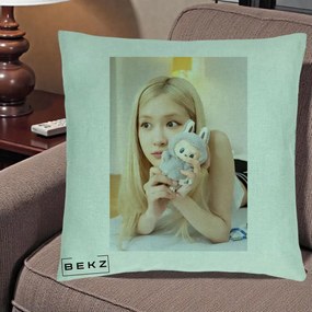 Perna Personalizata K-pop BLACKPINK Rose cu Papusa Iepure, 40x40 cm, Verde Menta, Husa Detasabila, Perna Inclusa, BEKZ®