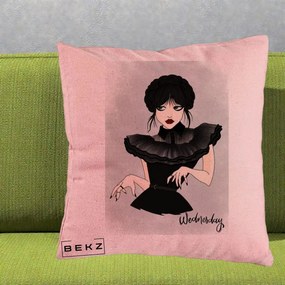 Perna Personalizata Wednesday Addams Portret Gotic, 40x40 cm, Roz, Husa Detasabila, Perna Inclusa, BEKZ®