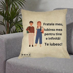 Cadou pentru Frate - Perna Personalizata Fratele Meu Te Iubesc Elevi Ilustratie Colorata, 40x40 cm, Crem, Husa Detasabila, Perna Inclusa, BEKZ®