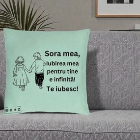 Cadou pentru Sora - Perna Personalizata Sora Mea Te Iubesc Copii Tinand Maini din Spate, 40x40 cm, Verde Menta, Husa Detasabila, Perna Inclusa, BEKZ®