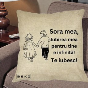 Cadou pentru Sora - Perna Personalizata Sora Mea Te Iubesc Copii Tinand Maini din Spate, 40x40 cm, Crem, Husa Detasabila, Perna Inclusa, BEKZ®