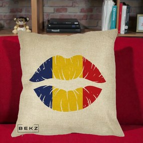 Perna Personalizata Buze Tricolor Romania, 40x40 cm, Crem, Husa Detasabila, Perna Inclusa, BEKZ®