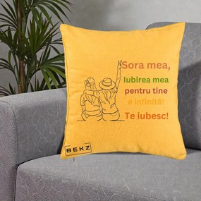 Cadou pentru Sora - Perna Personalizata Sora Mea Te Iubesc Doua Fete cu Palarie si Umbrela, 40x40 cm, Galben, Husa Detasabila, Perna Inclusa, BEKZ®