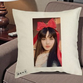 Perna Personalizata K-pop BLACKPINK Rose cu Funda Rosie, 40x40 cm, Ecru, Husa Detasabila, Perna Inclusa, BEKZ®