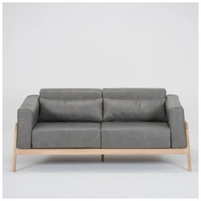 Canapea din piele bovină cu structură din lemn masiv de stejar Gazzda Fawn, gri închis