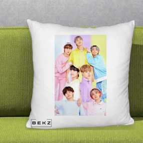 Perna Personalizata K-pop BTS Foto Grup Pastel Colorat cu 7 Membrii, 40x40 cm, Alb Pufos, Husa Detasabila, Perna Inclusa, BEKZ®